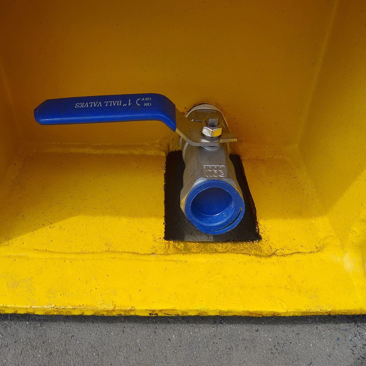 8&rsquo; Containment Cube - Container Holdings Pty Ltd